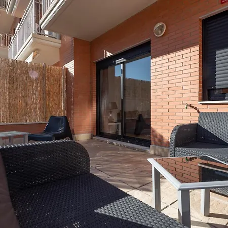 En Con Amplia Y Soleada Terraza Sabiñánigo