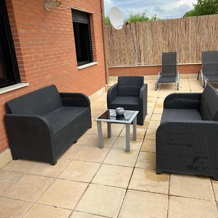 En Con Amplia Y Soleada Terraza