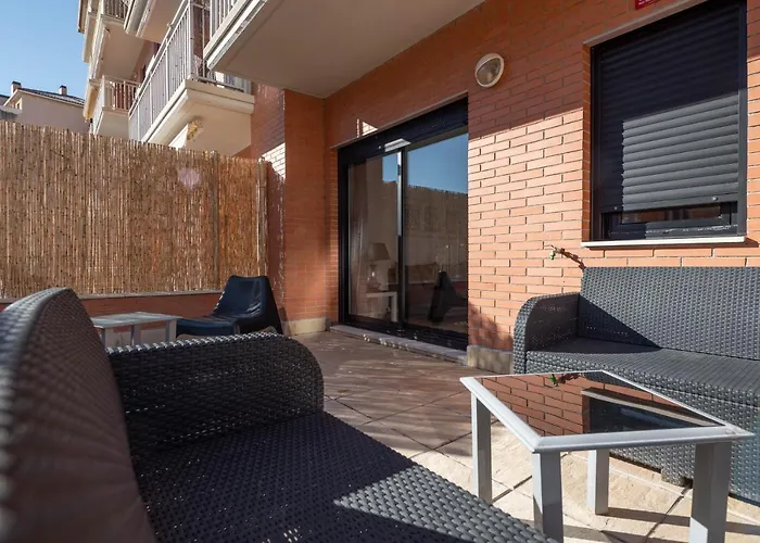 En Con Amplia Y Soleada Terraza Sabiñánigo