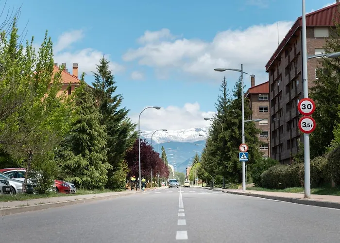 En Con Amplia Y Soleada Terraza Lägenhet Sabiñánigo