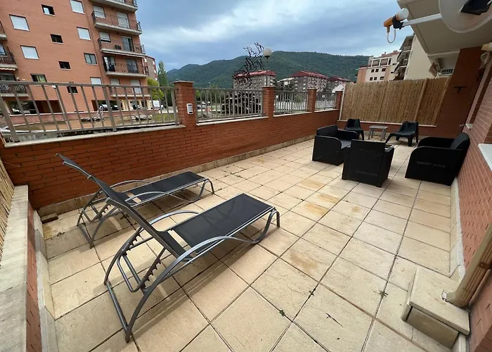 En Con Amplia Y Soleada Terraza Sabiñánigo