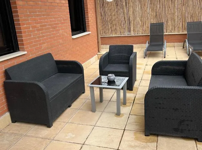 En Con Amplia Y Soleada Terraza